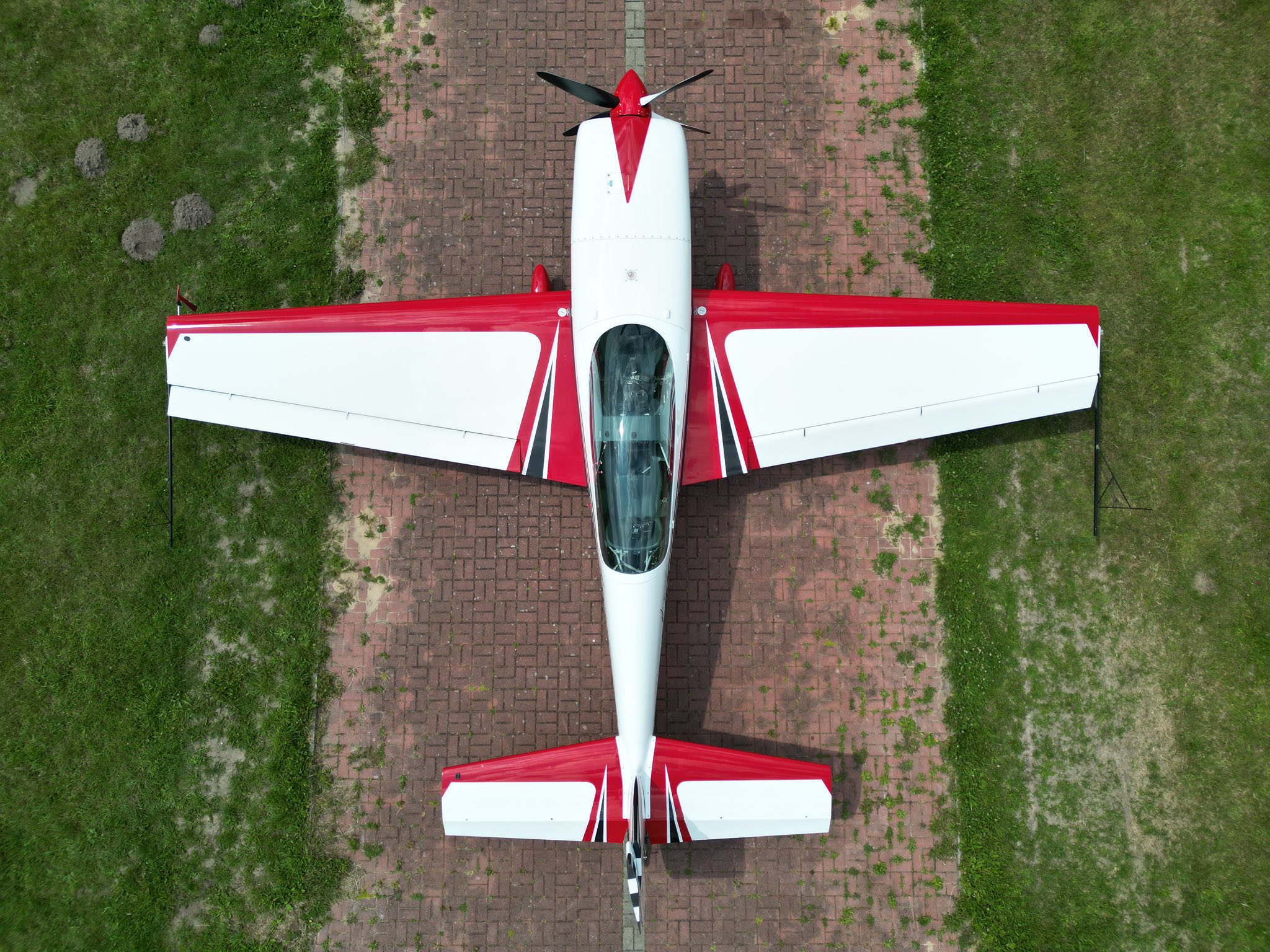 Extra 300L Detailing